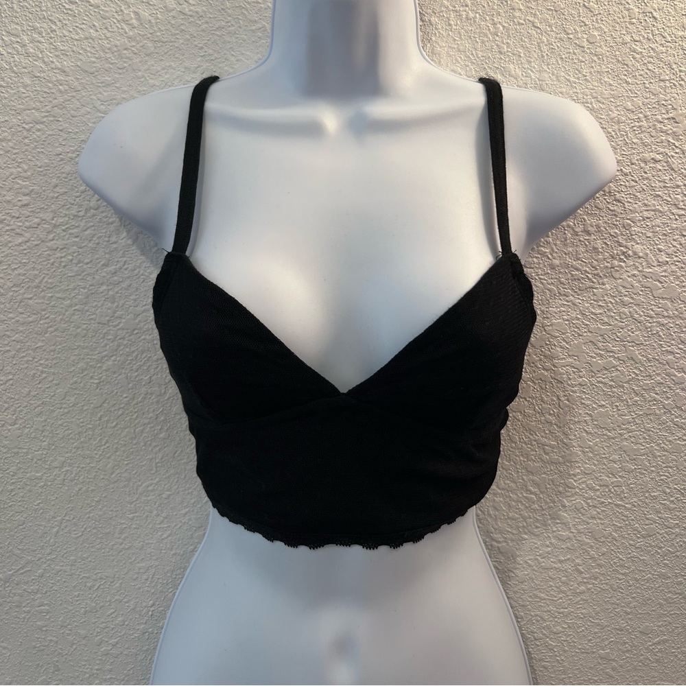 black tank top crop